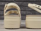 Sandały damskie na platformie, beżowe, Crocs Brooklyn Strappy