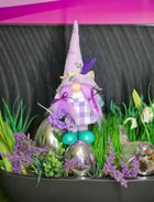 Saska Garden, dekoracja wiosenna, skrzat gnom, z lawendą, 25 cm