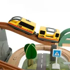 Smiki, drewniane tory z elektryczną kolejką i pojemnikiem