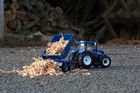 Tomy, Britains, Traktor New Holand T6 z przyczepą, pojazd