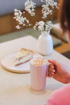 Vialli Design, dwa kubki ceramiczne z uszkiem, 330 ml, Fuori różowe