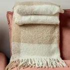 Homla, Allora, koc z przędzy, boucle ecru, 130-170 cm