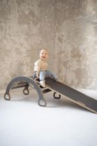 tupti.wood, 3w1: mały bujak montessori z uchwytami + mała zjeżdżalnia, chmurki + blat - szary