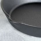 Vilde, Cast Line, patelnia z silikonową nakładką, żeliwna, 25 cm