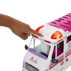 Barbie, Karetka - Mobilna klinika + lalka Fashionistas gratis