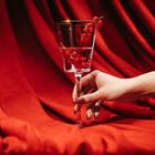 Homla, Amar, kieliszek na wino w kształcie serca ze złotym rantem, 0,3l, 726613