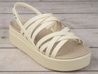 Sandały damskie na platformie, beżowe, Crocs Brooklyn Strappy
