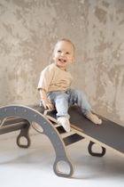 tupti.wood, 3w1, mały bujak montessori z uchwytami, szary + mała zjeżdżalnia, drabinka + blat, szary