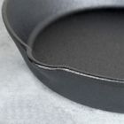 Vilde, Cast Line, patelnia z silikonową nakładką, żeliwna, 30 cm