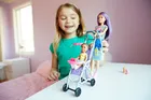 Barbie Opiekunka, Spacer, lalka z figurką i akcesoriami, zestaw