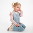 Cienkie spodnie jeansowe z haftem Cool Club