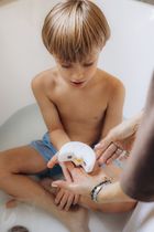 Mini U, Księżyc, kula do kąpieli dla dzieci tworząca kolorowy wir