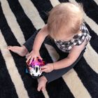 Oball, Curious Car Neptune, samochód z grzechotką, zabawka niemowlęca, Zebra