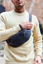 Saszetka na biodro, nerka, granatowa, skórzana, Peterson