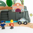 Smiki, drewniane tory z elektryczną kolejką i pojemnikiem