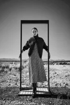 Sukienka damska, beżowa, Moodo