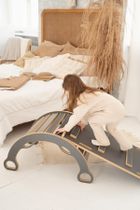 tupti.wood, 3w1, mały bujak montessori z uchwytami, szary + mała zjeżdżalnia, drabinka + blat, szary