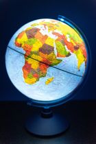 Alaysky, globus o średnicy 25 cm z mapą fizyczną, polityczną i aplikacją