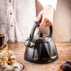 Kinghoff, czajnik z gwizdkiem, czarny mat, 2l, kh-1997