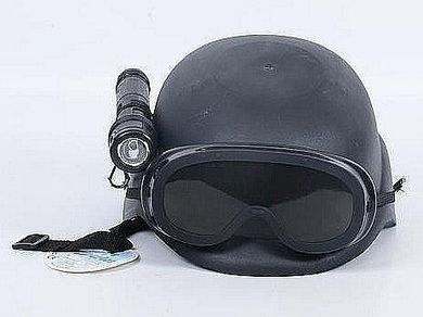 Adar, hełm policyjny z latarką