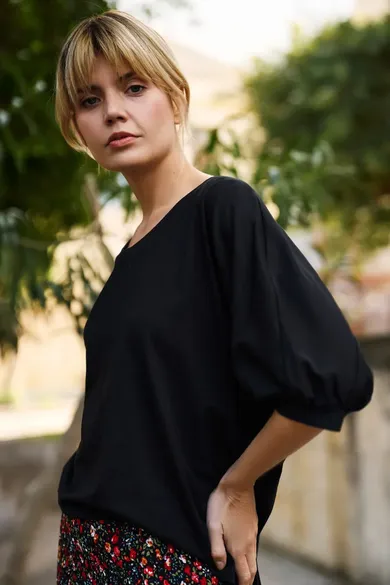 Bluzka damska z krótkim rękawem, czarna, Moodo