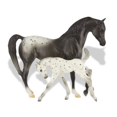 Breyer, Figurka, Koń ze źrebakiem Apallosa