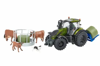 Britains, Metalic Green Valtra, traktor z podnośnikiem do bel i figurkami zwierząt wiejskich, 1:32