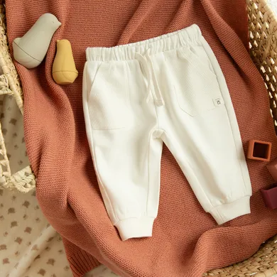 Cool Club, Spodnie dresowe niemowlęce, białe