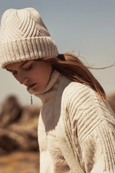 Czapka damska, beżowa, Moodo