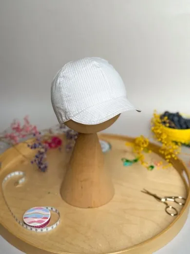 Czapka z daszkiem chłopięca, beżowa, Iltom