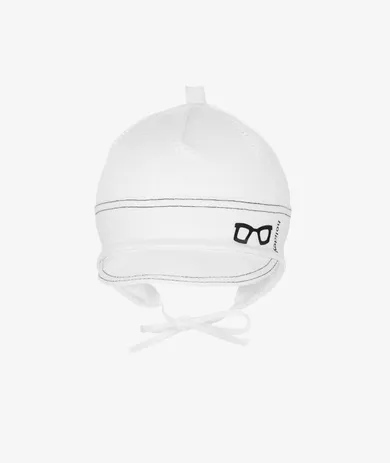 Czapka z daszkiem chłopięca, wiązana, biała, Iltom
