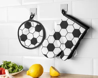 Gadget Master, piłkarskie rękawice kuchenne z podkładką