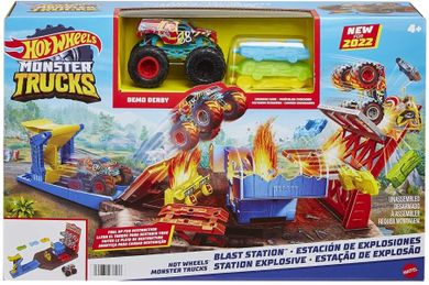 Hot Wheels, Monster Trucks, Demolka na stacji, zestaw