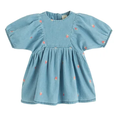 Jeansowa sukienka z krótkim rękawem w truskawki Cool Club