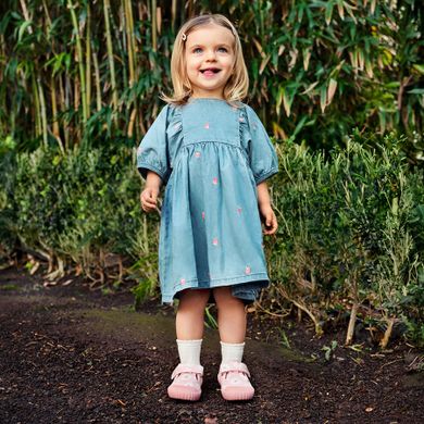 Jeansowa sukienka z krótkim rękawem w truskawki Cool Club