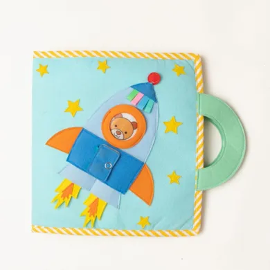 Jolly Designs. Kosmos. Tablica manipulacyjna. Książeczka sensoryczna