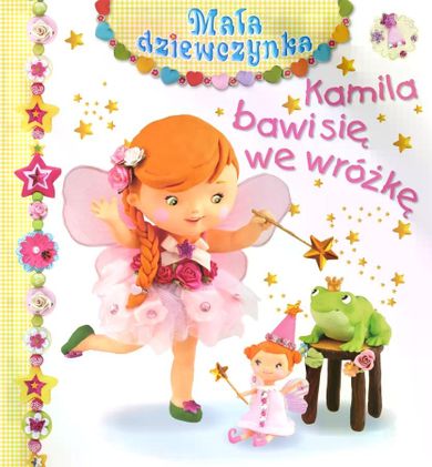 Kamila bawi się we wróżkę. Mała dziewczynka
