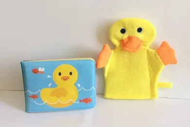 Książeczka kąpielowa z myjką. Kaczuszka