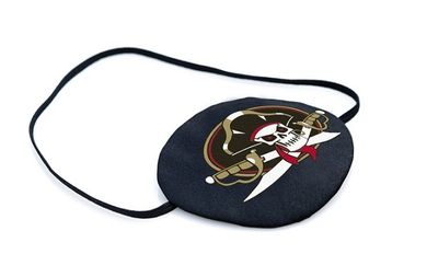 Liontouch, Captain Cross, opaska na oko pirata