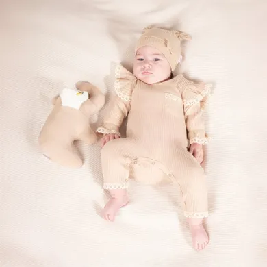 Pajac dziewczęcy, prążkowany, beżowy, Nicol