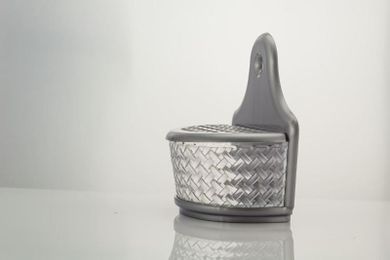 Plastikowa solniczka ścienna, pleciona