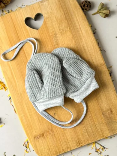 Rękawiczki dziecięce na sznurku, szare, Iltom