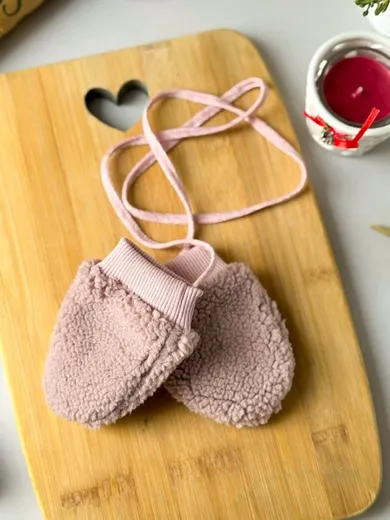 Rękawiczki dziewczęce na sznurku, różowe, Iltom