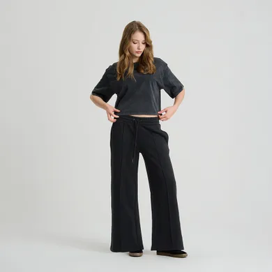 T-shirt crop boxy z bawełny czesanej NOWEAR
