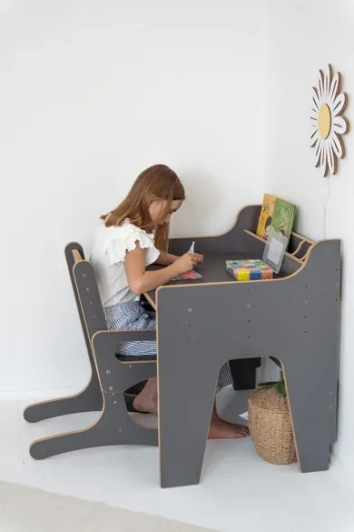 tupti.wood, biurko i krzesełko regulowane, szare