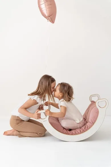 tupti.wood, poduszka do bujaka montessori, materac do małego bujaka, różowy