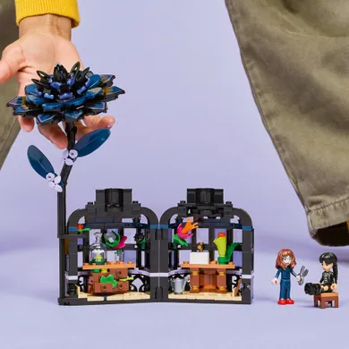 LEGO Wednesday, Kwiat czarnej dalii, 76784