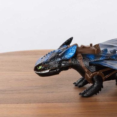 Dragons, Szczerbatek, smok ziejący, figurka