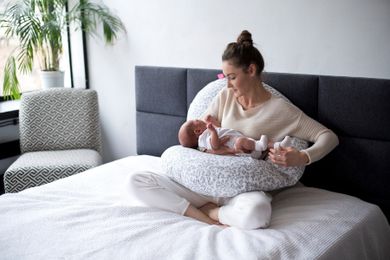 Motherhood, Różowe Gałązki, poduszka ciążowa, do karmienia