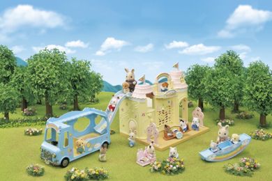 Sylvanian Families, Przedszkole zamkowe, zestaw prezentowy z figurkami i akcesoriami, 5670